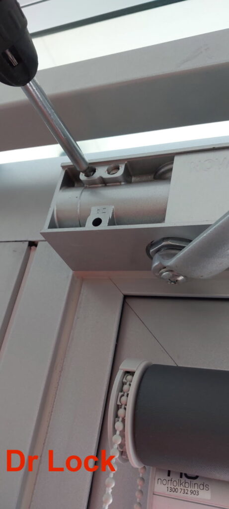 Adjust door closer to be soft - Dr lock Locksmith