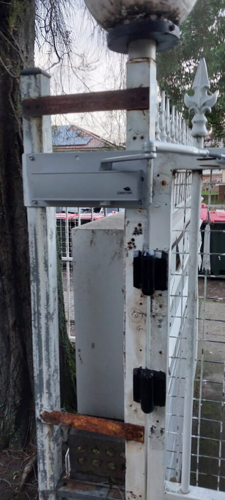 Gate door closer instaeed on gate Dr lock Locksmith Silverwater
