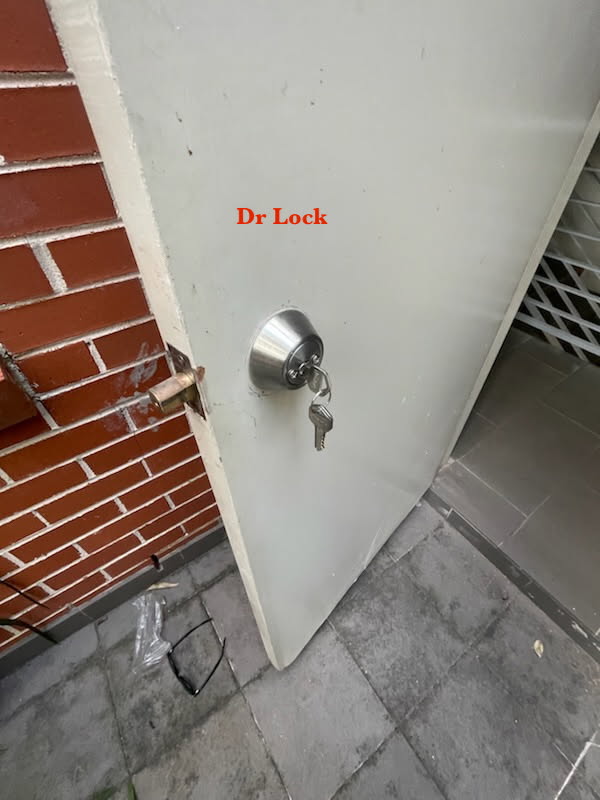 Lock repaired deadbolt local locksmith 24 hour